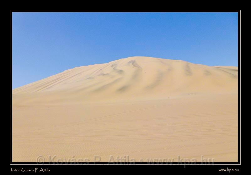 Huacachina Oasis Peru 18.jpg